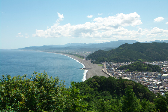 8．雄大な七里御浜を望む ～松本峠～